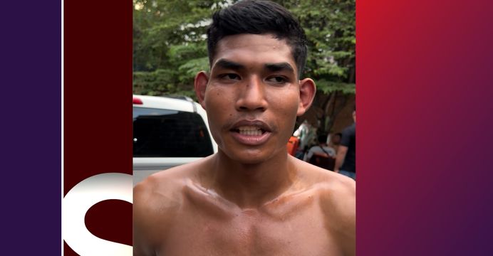 កម្ពស់ខ្ពស់ណាស់ ១,៩៥ម៉ែត្រ! កូនសិស្សលោកគ្រូ រីគី ម្នាក់នេះ មានប្រវត្តិលក់រទេះអេតចាយ មកហាត់គុនខ្មែរព្រោះស្រលាញ់ពេក