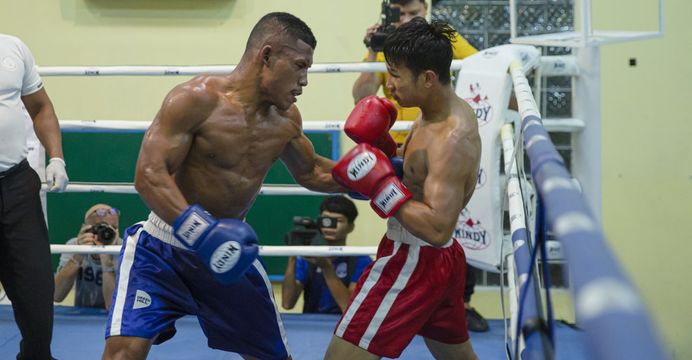 អ្នកប្រដាល់ ហ៊ុន គឹមហៀង ទទូចមិត្តរួមអាជីពប្រឹងហាត់ឱ្យជាប់លាប់ កុំចាំតែមានការប្រកួត បានខំប្រឹង