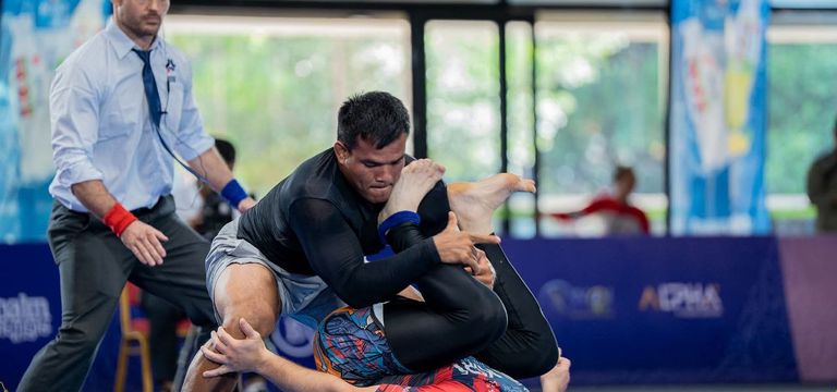 ម្ចាស់មេដាយមាសស៊ីហ្គេមចំបាប់ ហ...