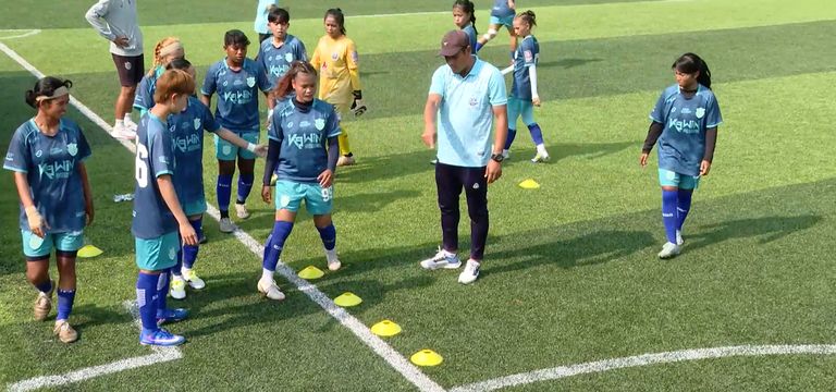 ក្រុមបាល់ទាត់នារីបឹងកេត បង្ហាញ...