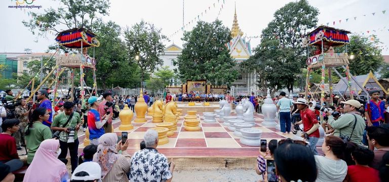 អុកចត្រង្គ និង គុនចម្រុះខ្មែរន...