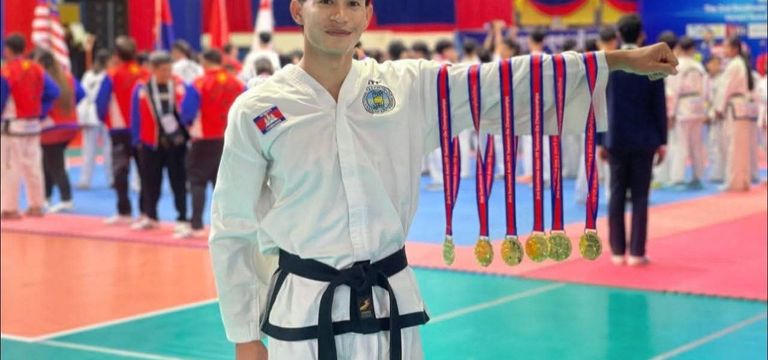 ជាជើងឯកឆ្នាំចាស់ ឃឿន ប៊ុនឡុង ហ...