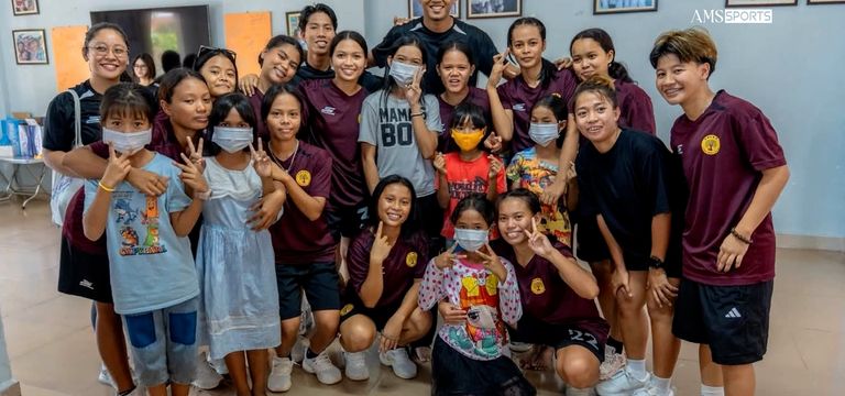 គ្រូបង្គោលក្រុមនារី Tuloy FC ម...