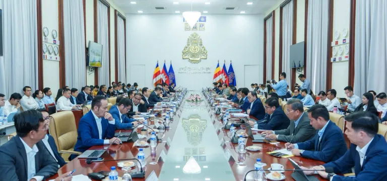 រដ្ឋាភិបាលកំពុងពិនិត្យលើគម្រោង...