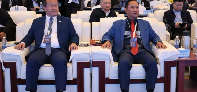 អភិបាលខេត្ត​​ជាប់​ព្រែកជីក​ហ្វ...