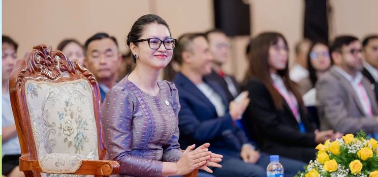 លោកជំទាវ ជា រដ្ឋា ៖ ការធ្វើឌីជ...