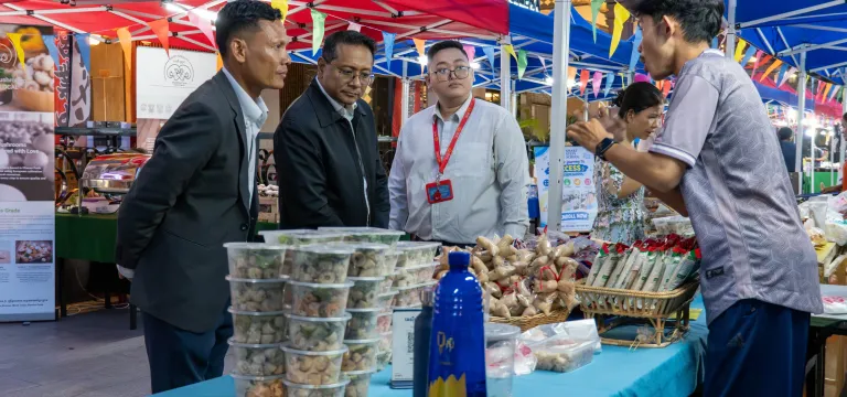 ផ្សារផលិតផលខ្មែរ បុណ្យភ្ជុំបិណ...