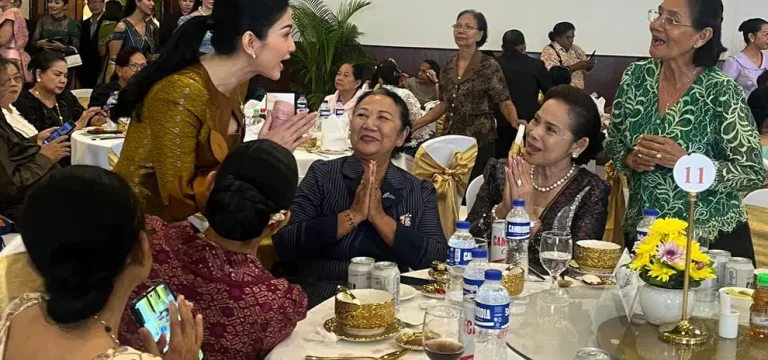 វីរសិល្បករជួបជុំគ្នា សប្បាយរីករាយមុនថ្ងៃចូលឆ្នាំ ក្រោមការរៀបចំរបស់សមាគមសិល្បករខ្មែរ