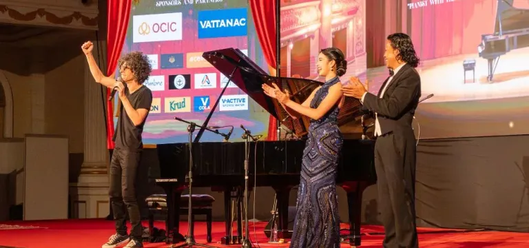 ការប្រគំតន្ត្រីសប្បុរសធម៌ «Carnegie in Cambodia»  ជាមួយវត្តមានអ្នកអង្គម្ចាស់នរោត្តម ចេណ្ណានិងលោក ឃួន សិទ្ធិស័ក្តិ នាំយកតន្ត្រីលំដាប់ពិភពលោកមកសាលាបុរីកោះពេជ្រ