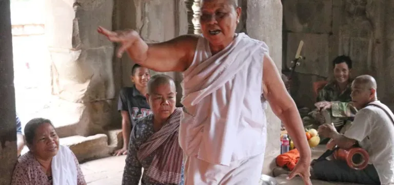 អ្នក​ស្រុក​អង្គរ​រៀប​ពិធី «ឡើង​អ្នក​តា និង​បញ្ជូន​អ្នក​តា​ឡើង​គោក» ​ដល់​សព្វ​ថ្ងៃដ្បិតចង់បន្តអភិរក្ស