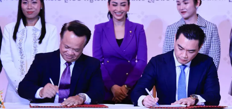 គិតគូរដិតដល់! ប្រធានសមាគមសិល្បករខ្មែរ ចុះ MOU ជាមួយមន្ទីរពេទ្យអឃីត ដើម្បីលើកកម្ពស់សុខុមាលភាពសិល្បករ