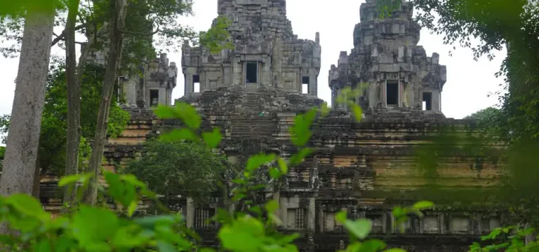 ភស្តុតាង​លើ​សិលាចារឹក! ប្រាសាទ​តាកែវ​ធ្លាប់​ត្រូវ​រន្ទះ​បាញ់​ពេល​កំពុង​ដំណើរការ​សាងសង់