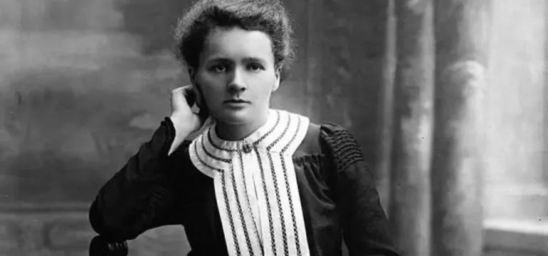 Marie Curie ស្រ្តី និងបុគ្គលតែម្នាក់គត់ដែលទទួលបានពានរង្វាន់ណូបែលក្នុងវិស័យវិទ្យាសាស្រ្ត ២ ផ្នែកផ្សេងគ្នា