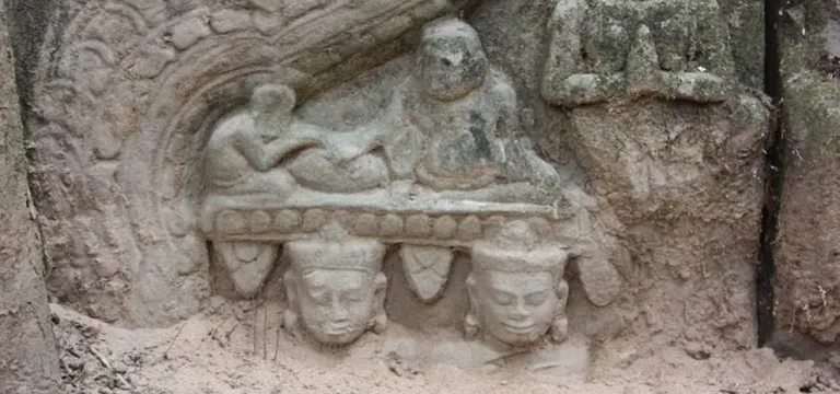 ភស្តុតាងប្រវត្តិសាស្ត្រ! ចម្លាក់ប្រាសាទលាក់នាង បង្ហាញសកម្មភាពគ្រូពេទ្យបុរាណ ស្ទង់ជីពចរ អ្នកជំងឺ