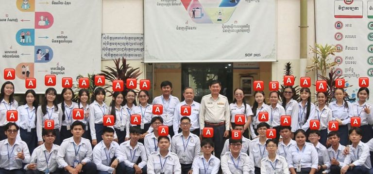 អាណាព្យាបាលសម្រុកនាំយកកូនៗទៅប្រឡងចូលរៀននៅសាលាជំនាន់ថ្មី