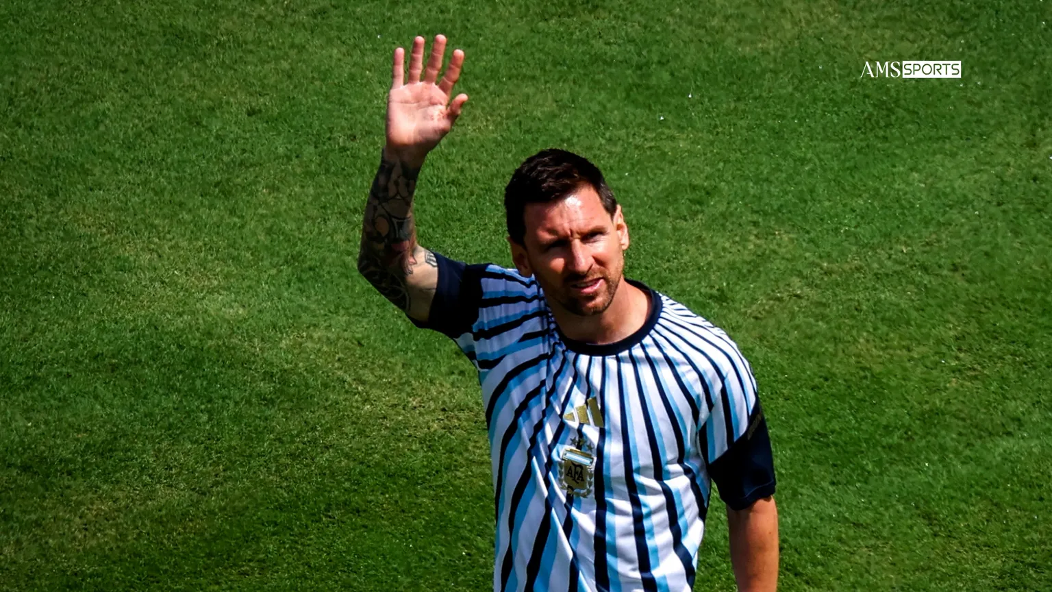 Thumbnail for Messi ក្លាយជាគូប្រជែង Ronaldo ក្នុងជំនួញបាល់ទាត់ ក្រោយទើបត្រូវបានប្រកាសទិញក្លិបមួយនៅអេស្ប៉ាញ